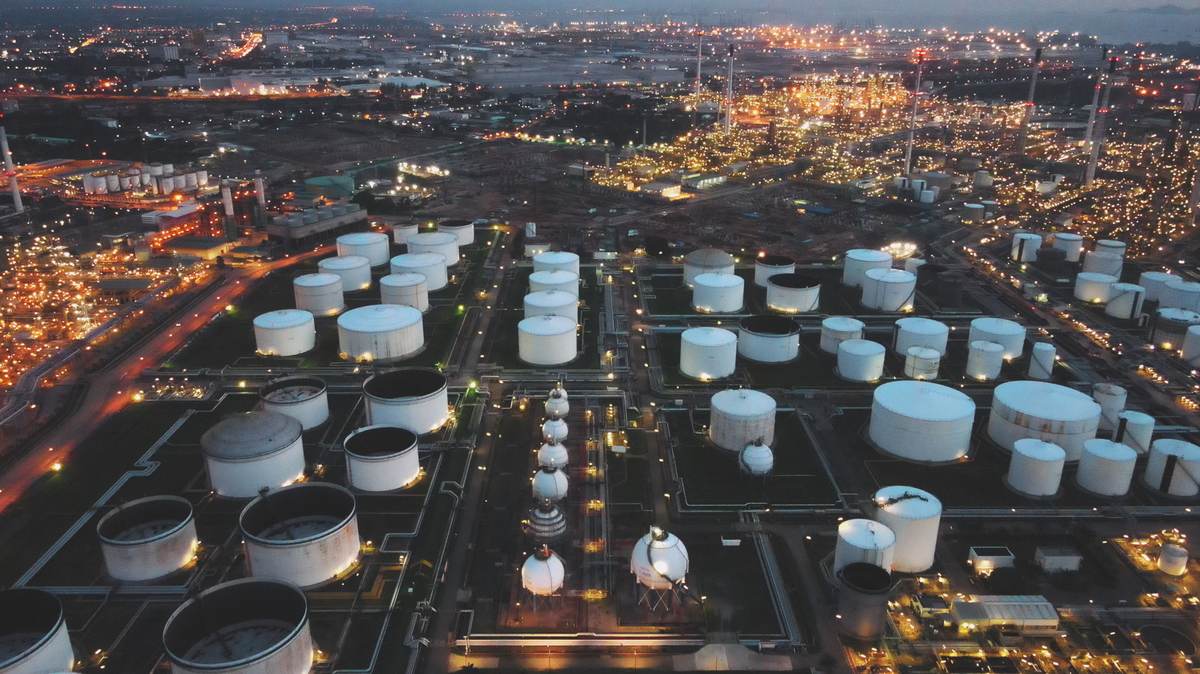 La EIA recorta drásticamente el pronóstico de inventarios globales de petróleo ante la guerra en Irán