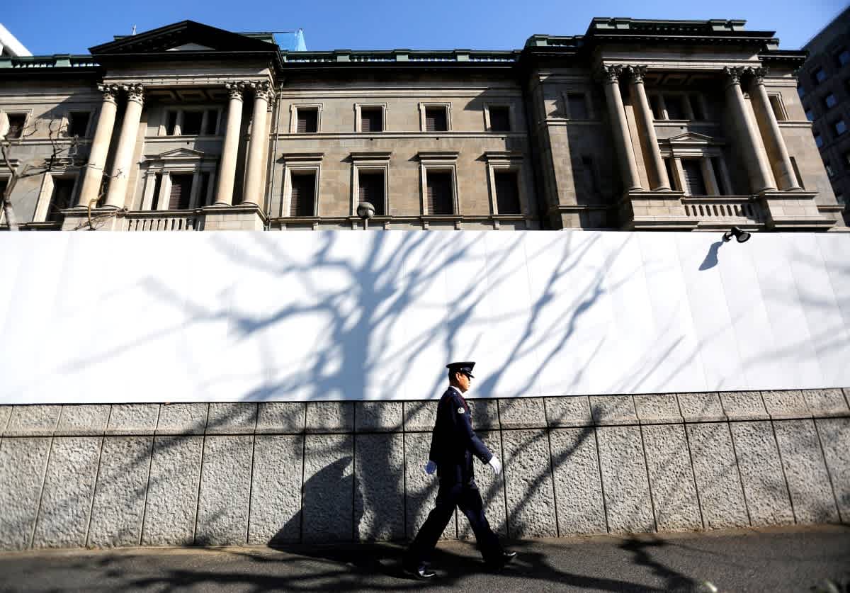 Koeda del Banco de Japón respalda alza de tasas por inflación impulsada por la guerra.