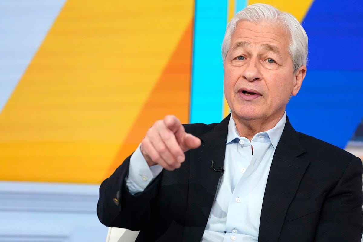 Dimon defiende las declaraciones del CEO de Standard Chartered sobre 'capital humano de menor valor'