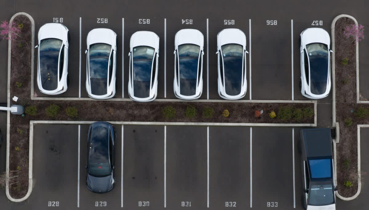 La AIE proyecta que casi el 30% de los autos vendidos en 2026 serán eléctricos