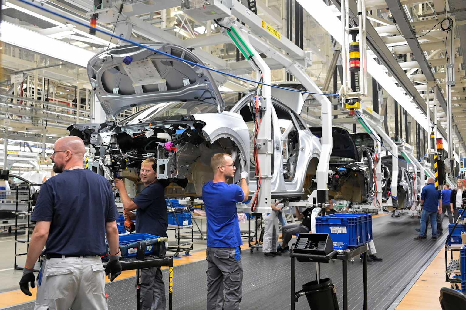 Los índices PMI preliminares muestran la profundización de la desaceleración global mientras la guerra en Irán eleva los costos