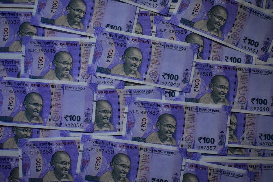 Fotos de stock gratuitas de 100 rupias, acumulación de riqueza, administración del dinero