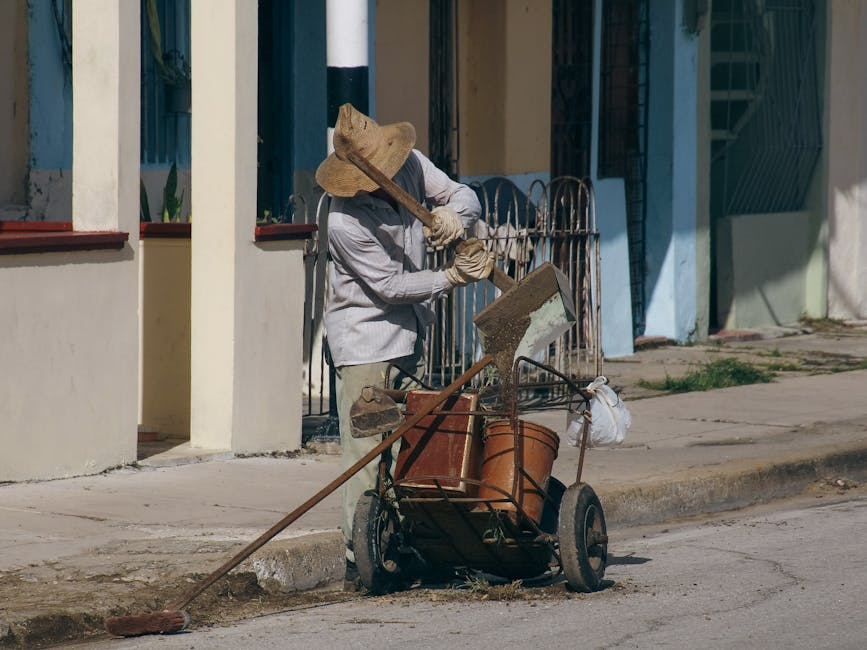 Fotos de stock gratuitas de acera, al aire libre, atuendo de trabajo