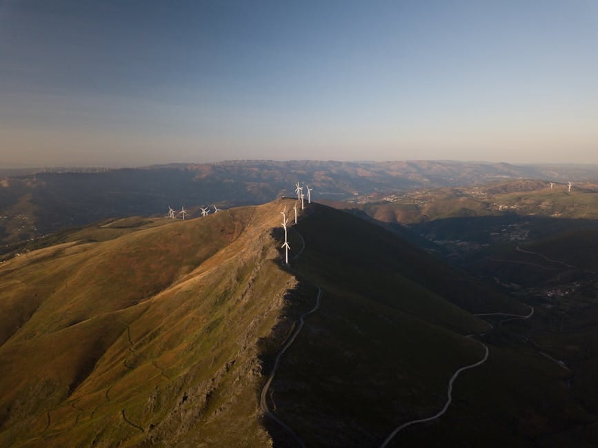 Fotografía Aérea De Colinas Verdes Y Marrones