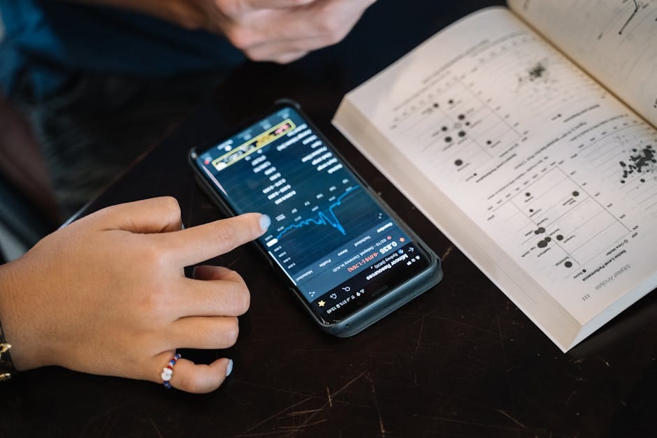Persona Que Estudia Y Realiza Una Investigación Sobre Smartphone