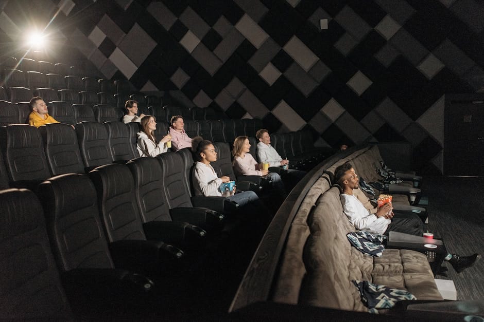 Fotos de stock gratuitas de actividad de grupo, actividad de ocio, amantes del cine