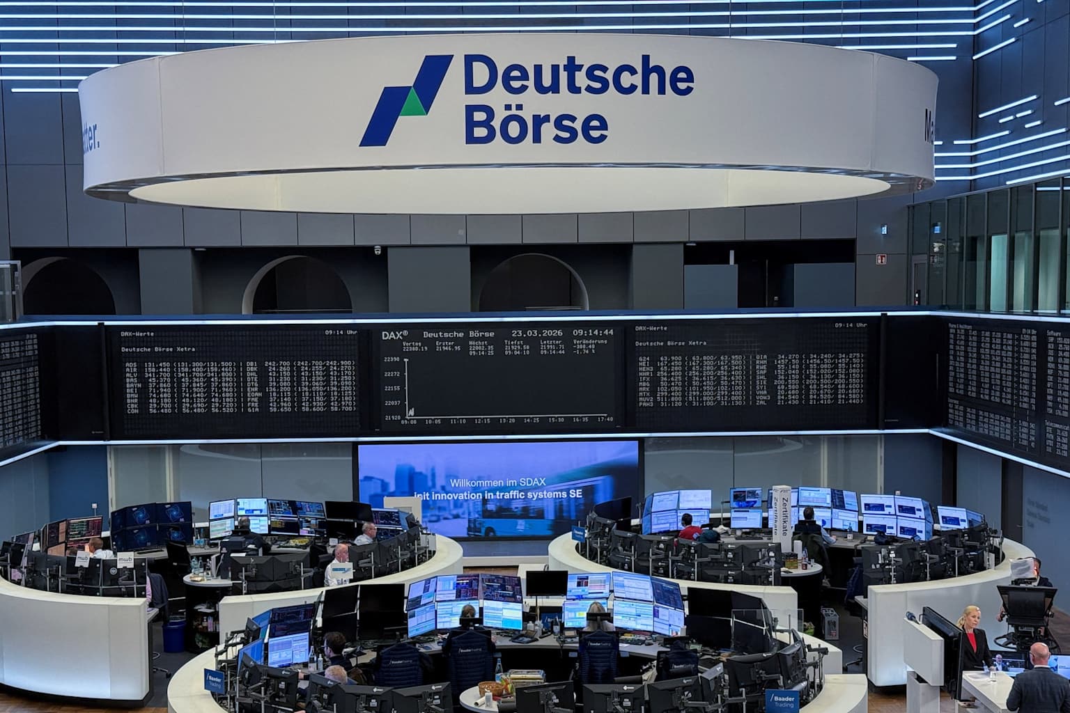Acciones europeas caen ante las renovadas amenazas de Trump contra Irán