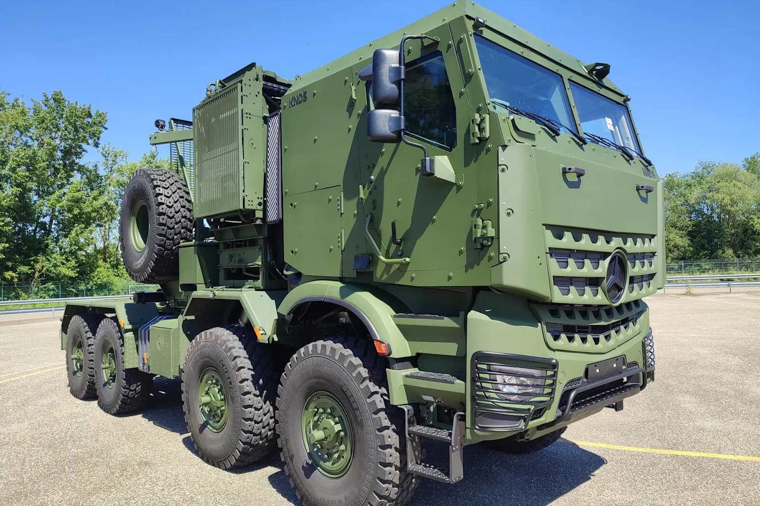 Las automotrices europeas viran a la defensa: Daimler lanza marca militar e Ineos puja por el Ejército británico