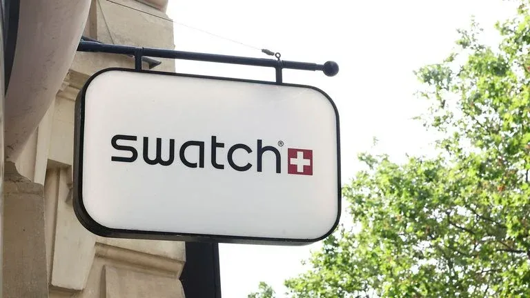 Swatch le exige 170 millones de dólares a Samsung por clonar Omega y Tissot en el Galaxy Watch