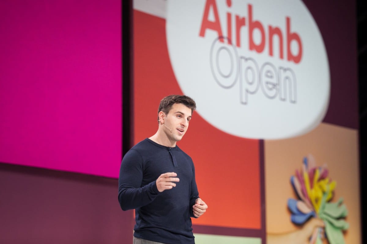 Brian Chesky prepara un laboratorio de IA: la apuesta de Airbnb va más allá del chatbot