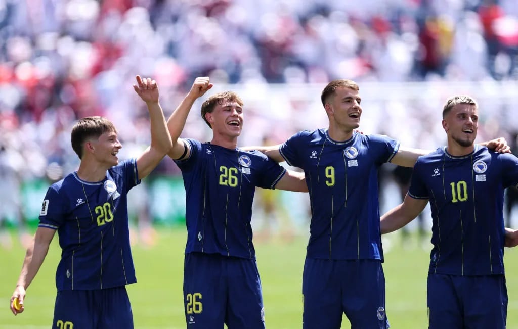 Bosnia-Herzegovina vence 3-1 a Qatar y es virtualmente un mejor tercer lugar