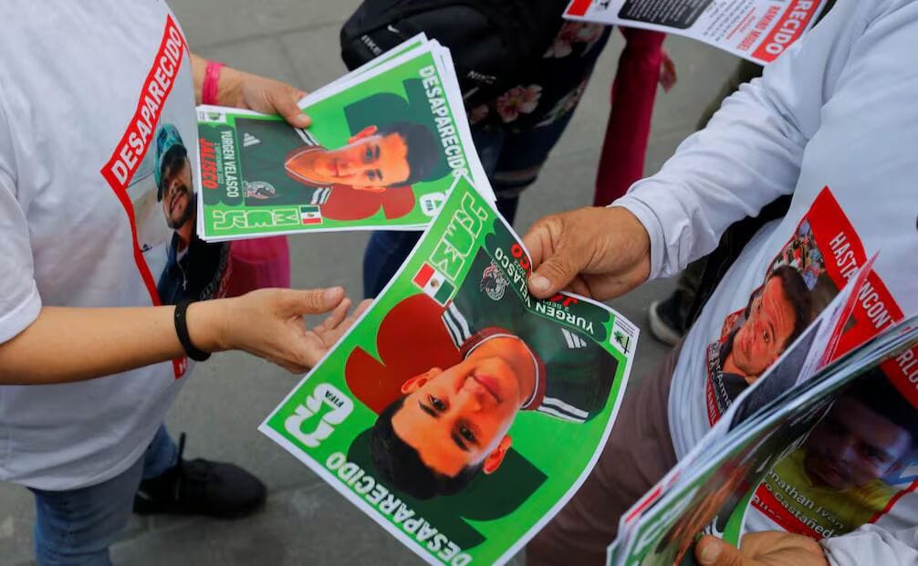 Crean “álbum” de desaparecidos para protestar en México en el Mundial 2026