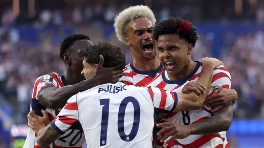 Estados Unidos gana 2-0 a Australia y asegura el liderado del Grupo D