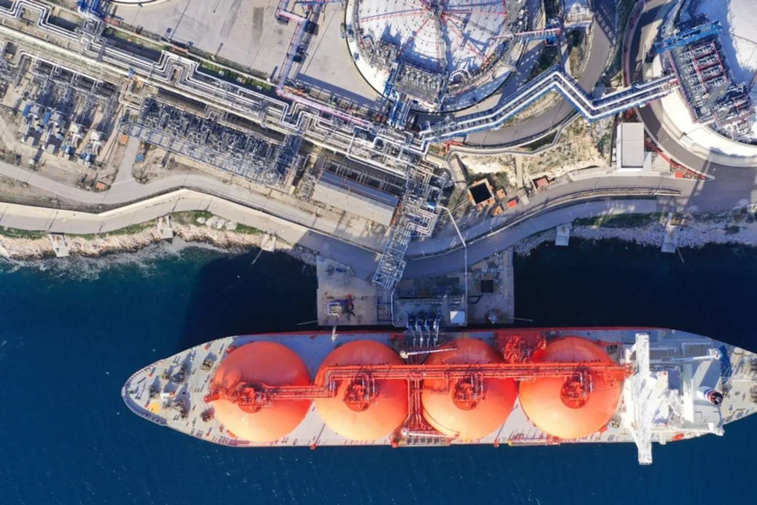 Eni y XRG adquieren un 32% de participación cada una en el proyecto de GNL de Vaca Muerta en Argentina