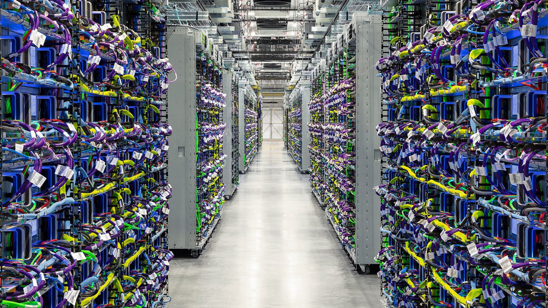OpenAI recorta a la mitad el costo de inferencia de ChatGPT con una optimización de software, según The Information