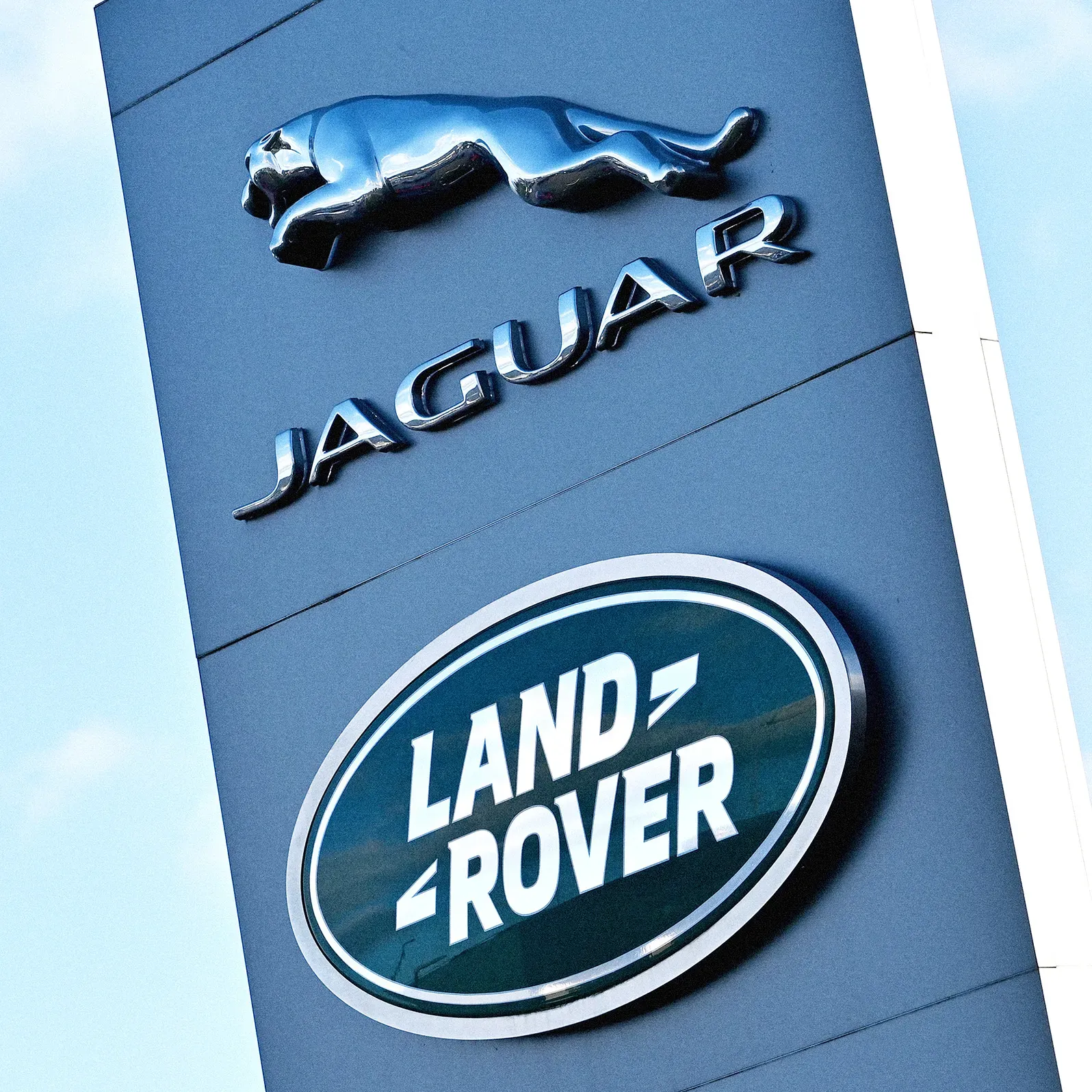 Hackers rusos atacaron Jaguar Land Rover en 2025: el ciberataque que costó $2,500 mdd y paralizó al Reino Unido