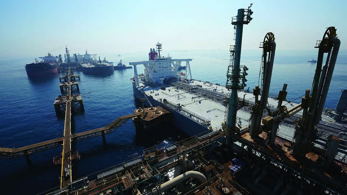Morgan Stanley reduce nuevamente su pronóstico del petróleo ante la recuperación del flujo en el estrecho de Ormuz