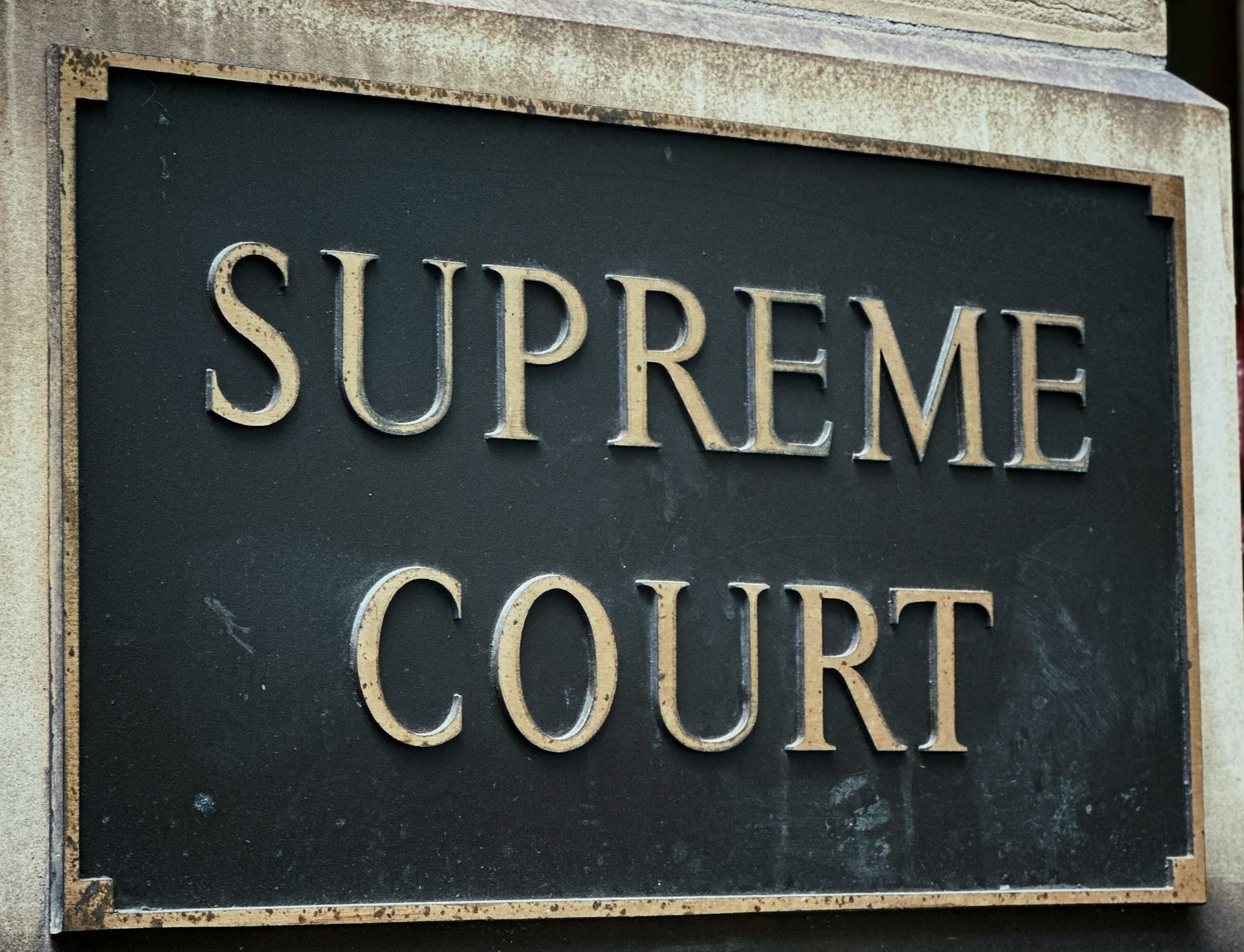 La Corte Suprema de EE.UU. frena la vigilancia masiva por geolocalización: el historial del celular tiene protección constitucional