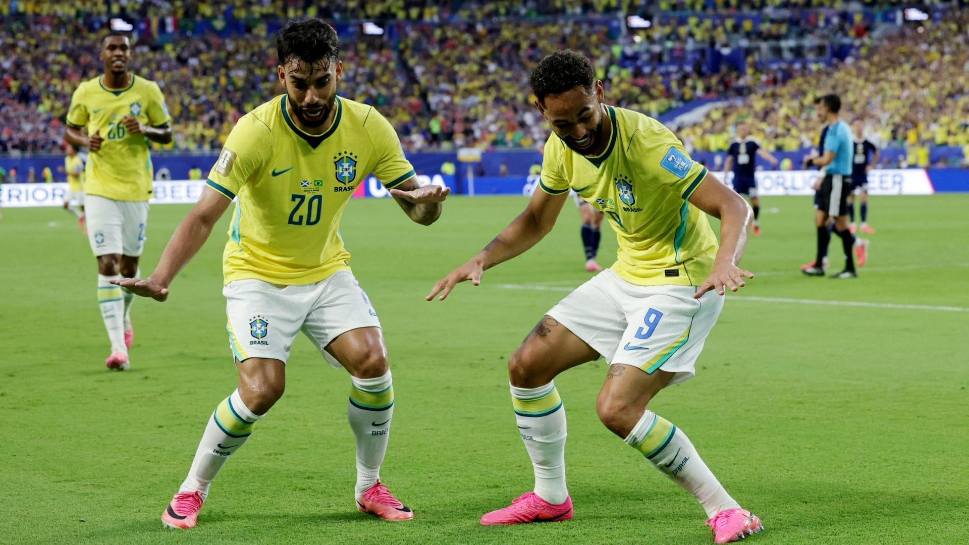 Brasil gana 3-0 a Escocia y clasifica como líder el Grupo C