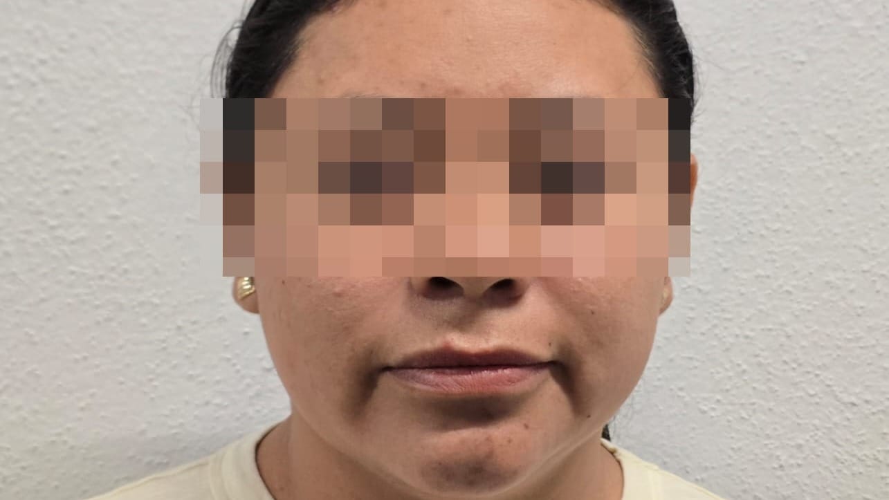 Detienen por extorsión a la viuda del alcalde de Temoac y al jefe de Policía