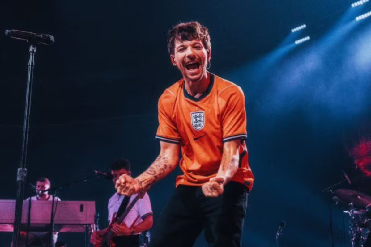 Louis Tomlinson festeja a Inglaterra ante México; fans lo cancelan y él niega pedir abucheos