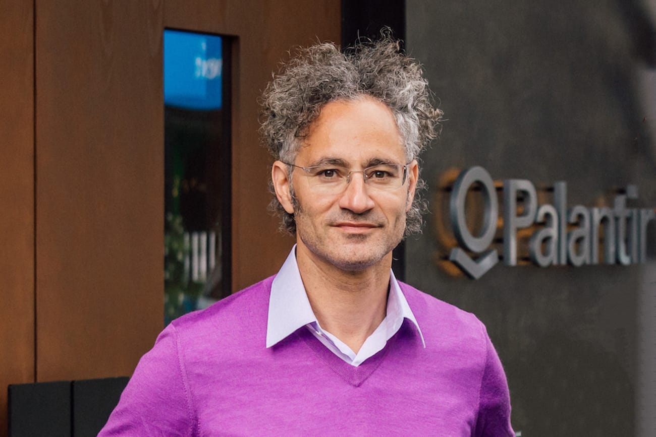 Alex Karp llama 'effing insane' a la industria de IA y ataca el modelo de tokens de OpenAI y Anthropic