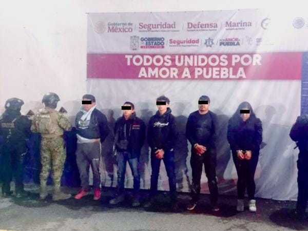SSP y SEMAR detienen a cinco presuntos huachigaseros con 3,400 litros de gas LP en Tecamachalco