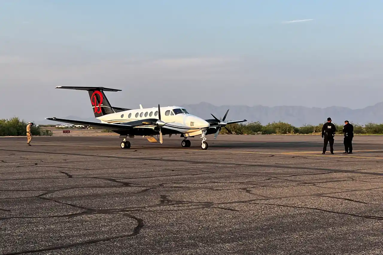 El FBI exhibe en un museo el avión de 'El Mayo' y Sheinbaum pide revisar su captura