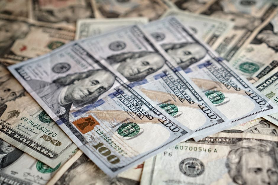 Moneda, Efectivo, Pila Sobre La Mesa, Planificación Financiera