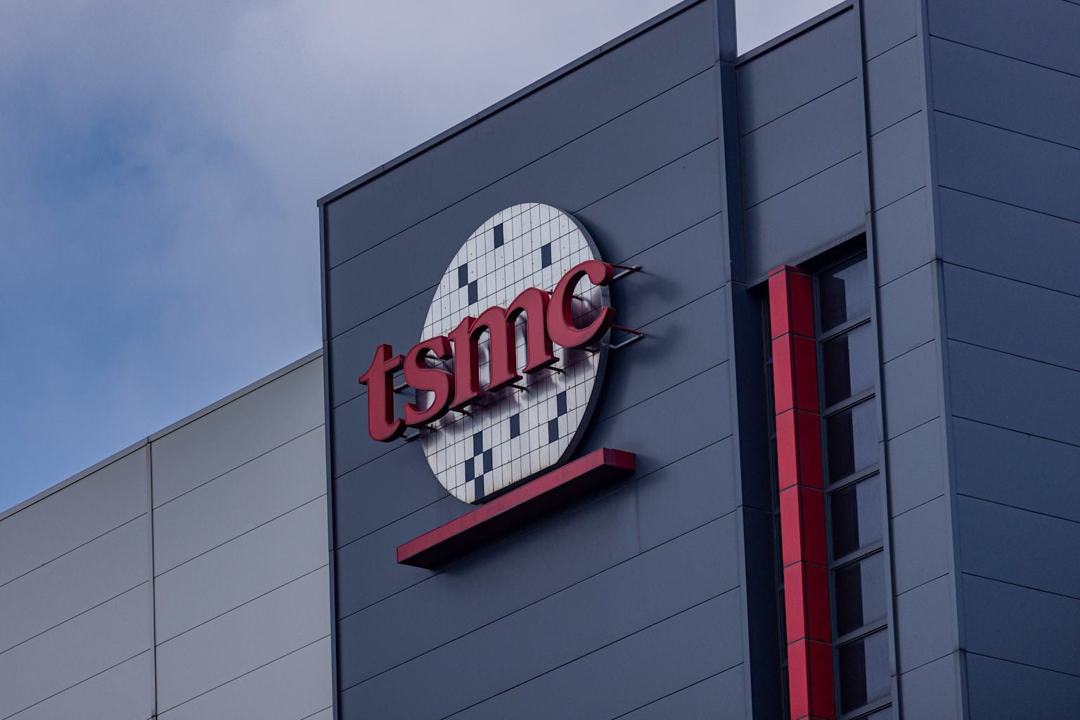 El sólido segundo trimestre de ASML eleva las expectativas antes de los resultados de TSMC el jueves