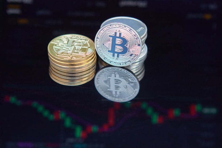 Fotos de stock gratuitas de análisis de mercado, bitcoin, bitcoins apilados