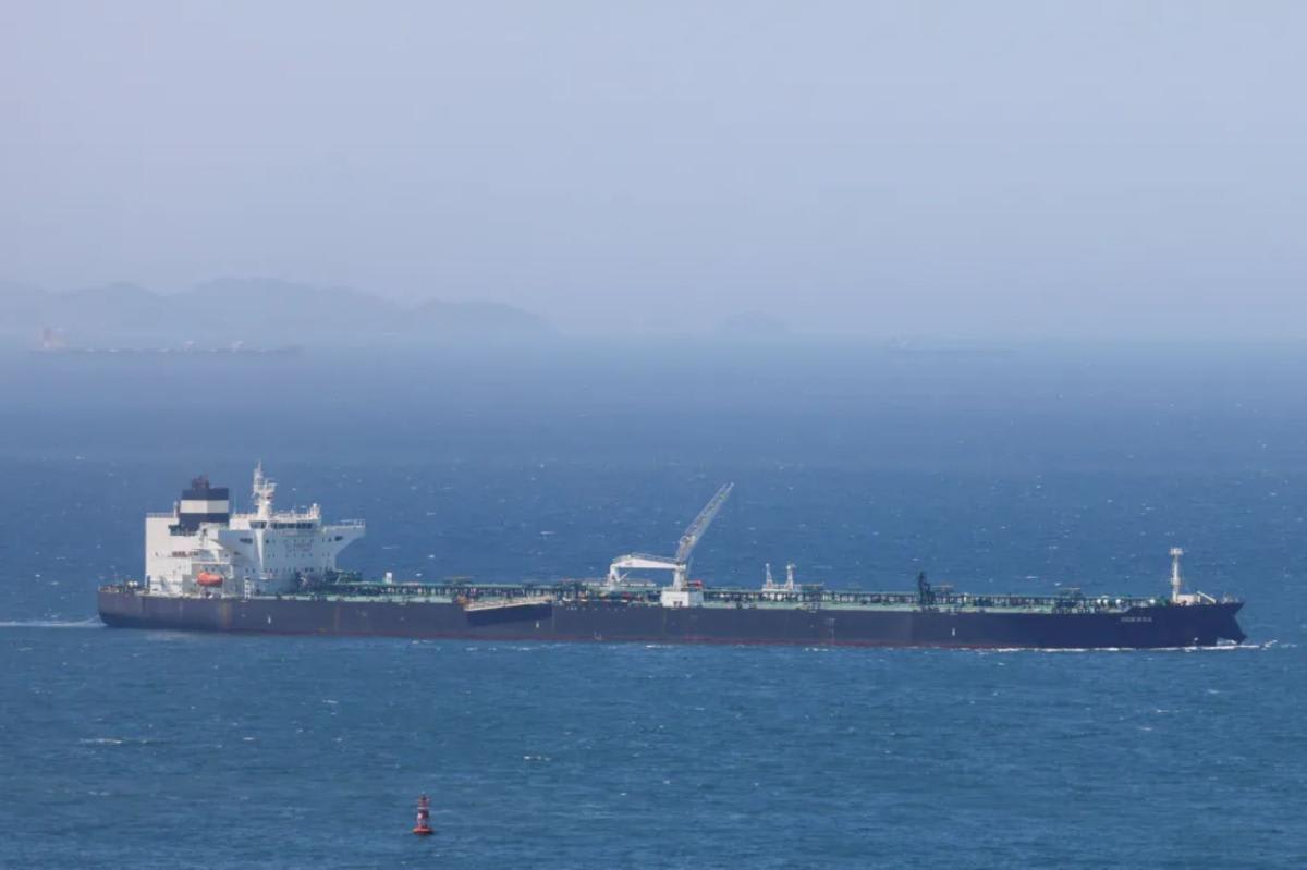 El flujo de petróleo en el Estrecho de Ormuz supera los 10 millones de barriles diarios