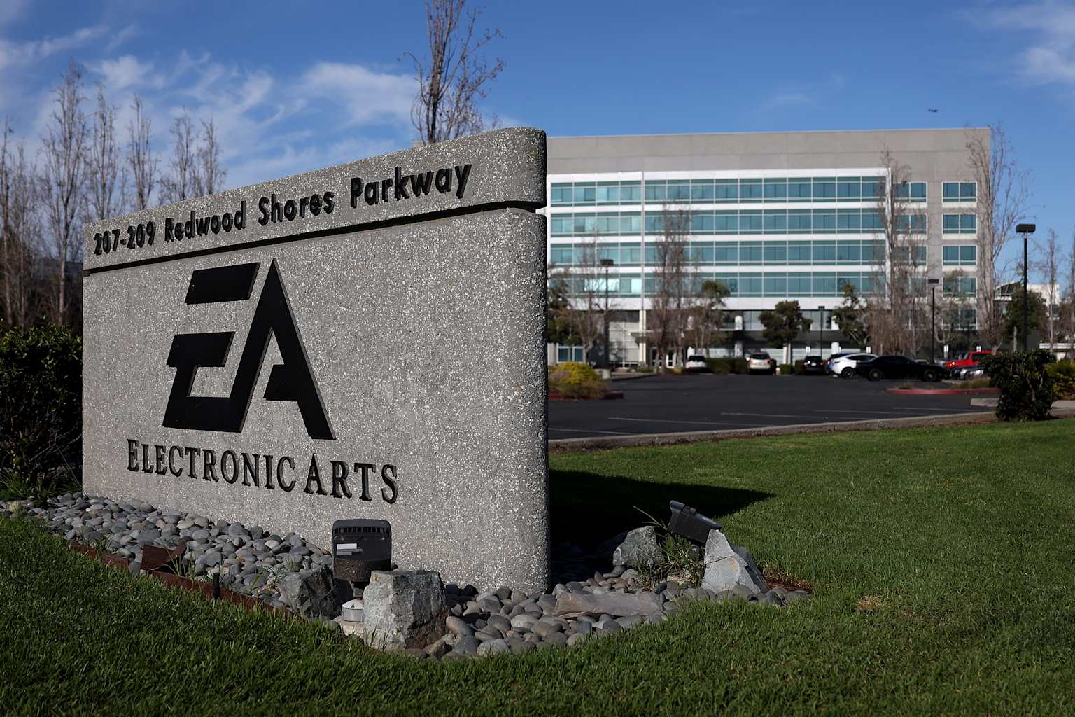 El fondo de inversión de Arabia Saudita se prepara para obtener la aprobación de la Unión Europea para la compra de Electronic Arts por 55,000 millones de dólares.