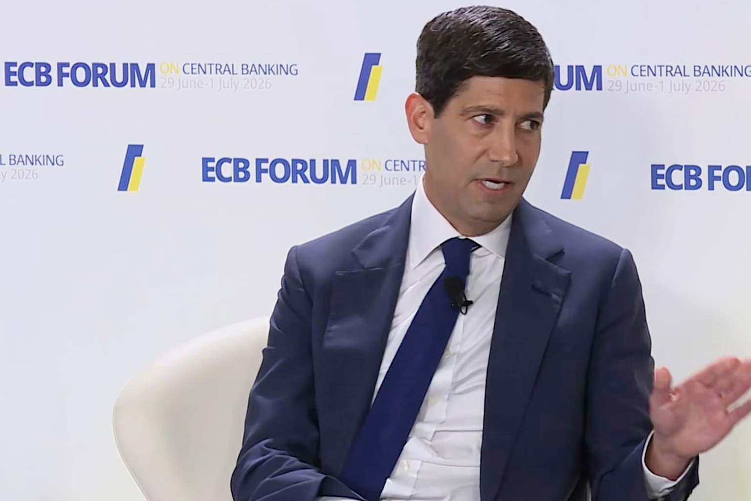 El precio del oro sube con fuerza luego de que Kevin Warsh calmara los temores sobre las tasas de interés en Sintra