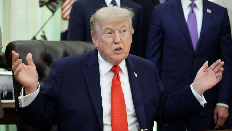 El petróleo retrocede y los mercados se estabilizan luego de que Trump afirmara que Irán quiere negociar