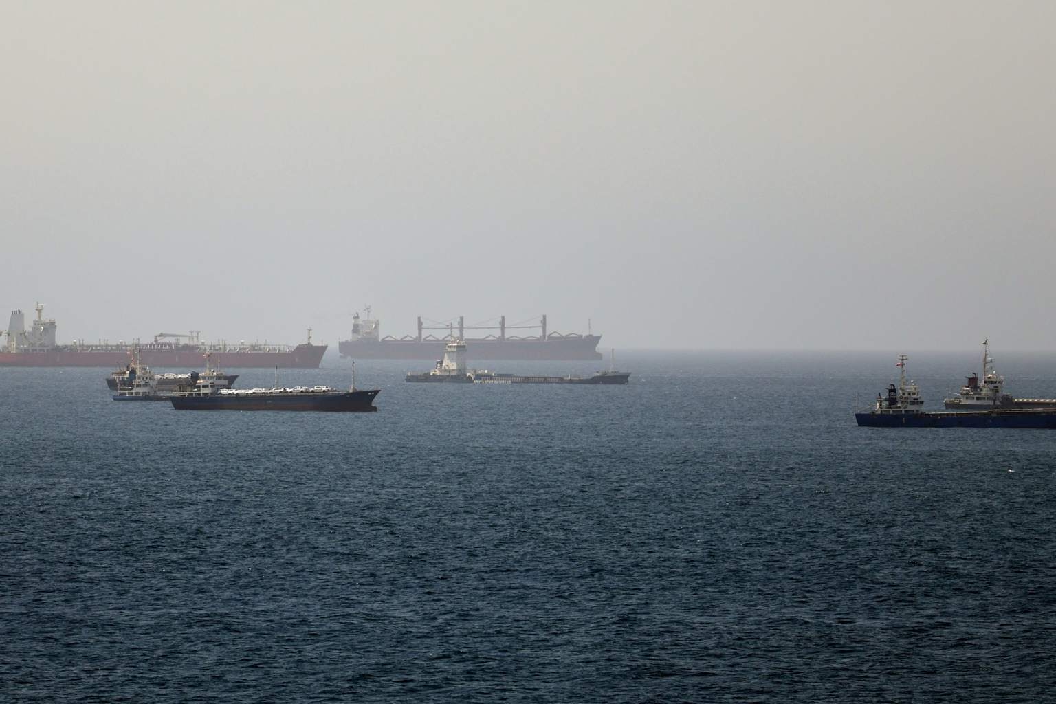 Los precios del petroleo alcanzan su maximo en un mes a medida que se intensifica el conflicto entre Estados Unidos e Iran