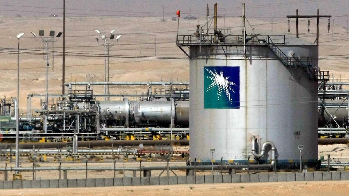 El petróleo cae a mínimos de cuatro meses por el aumento de producción de la OPEP+ y el recorte de precios de Arabia Saudita