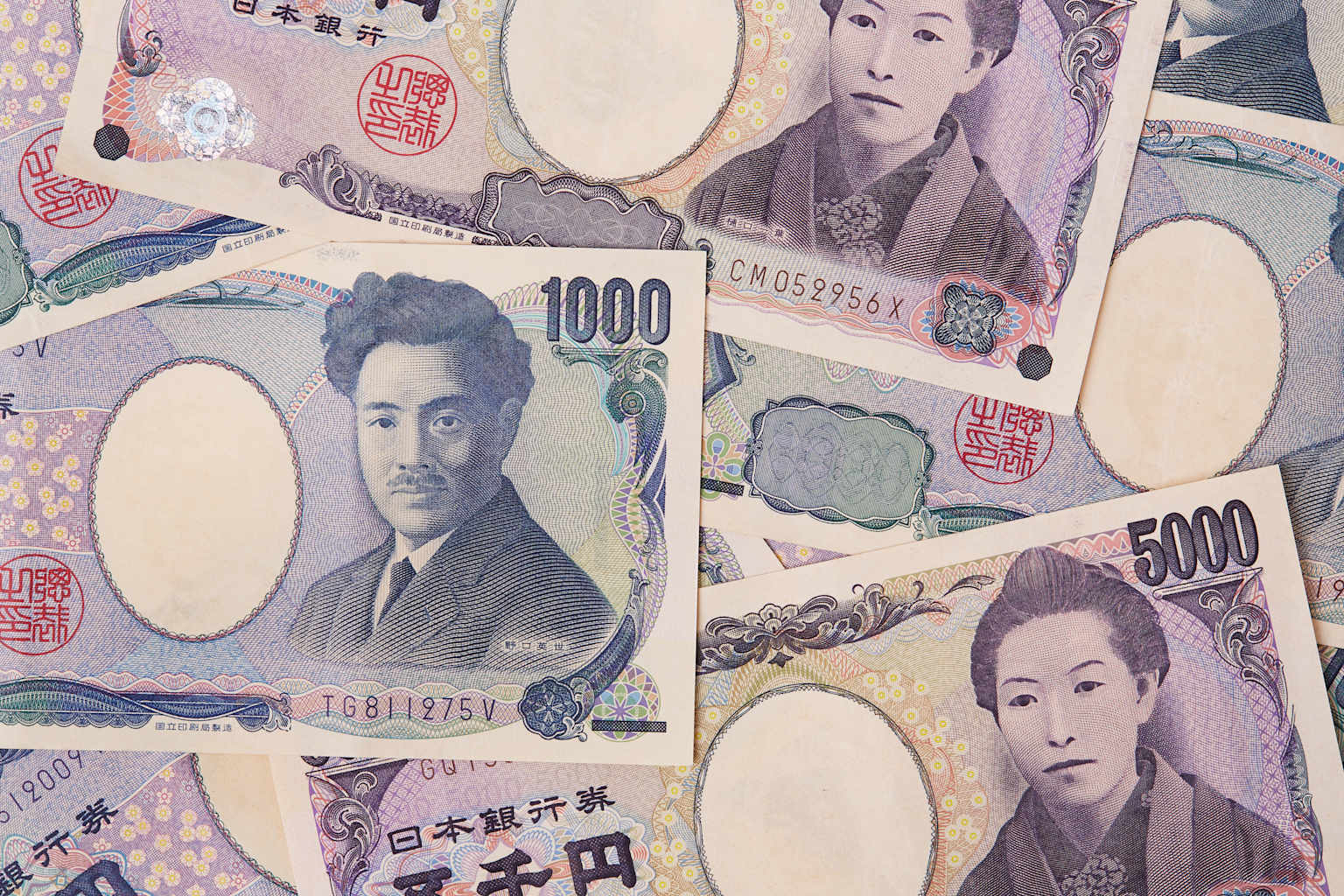 El yen japonés se mantiene cerca de un mínimo de 40 años frente al dólar mientras aumentan los temores de intervención.