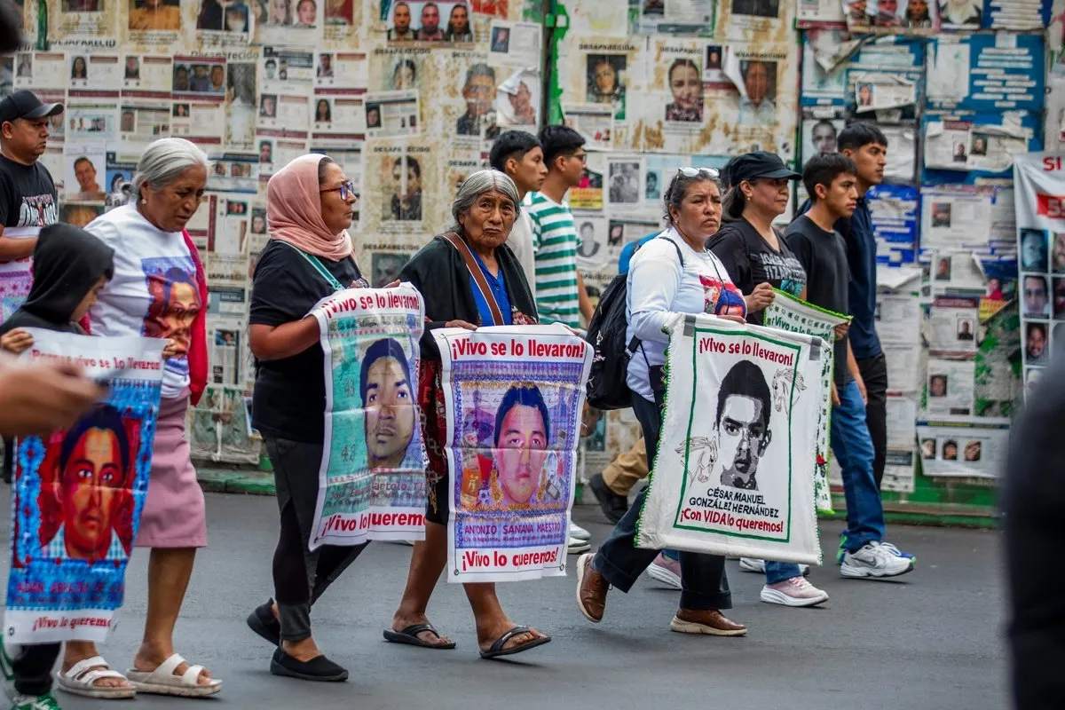 Sheinbaum se deslinda del informe de la CNDH que exonera al Ejército por Ayotzinapa