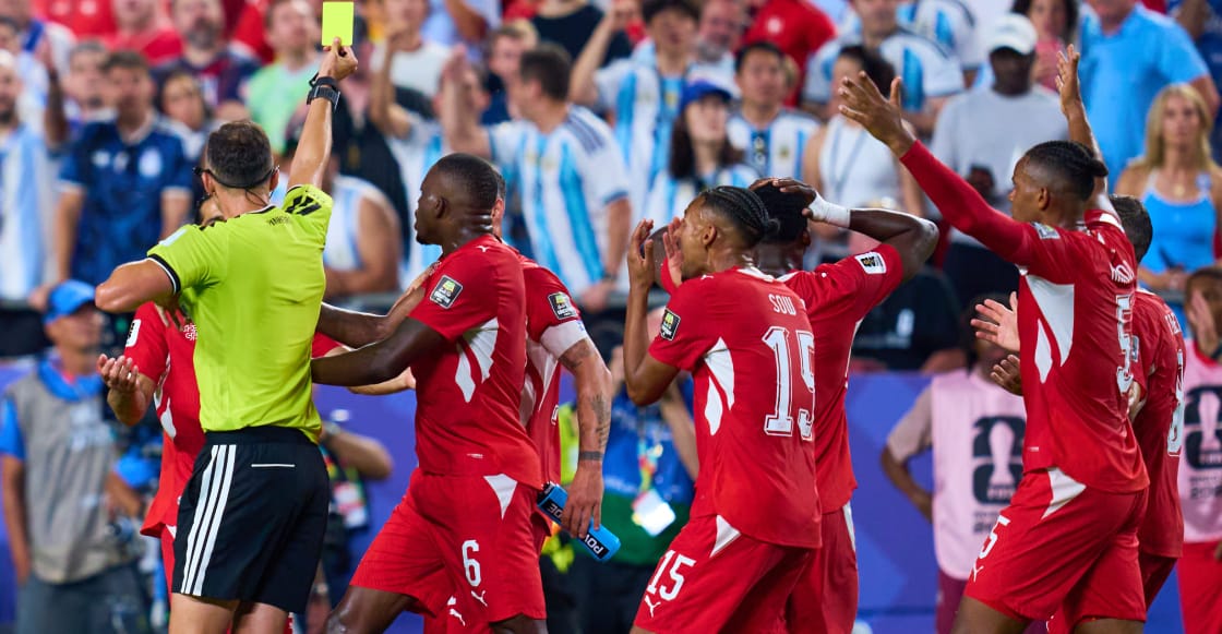 Confusión de identidad: Nueva regla de FIFA que justifica la expulsión de Embolo vs Argentina