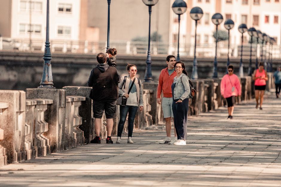 Fotos de stock gratuitas de adultos, al aire libre, arquitectura