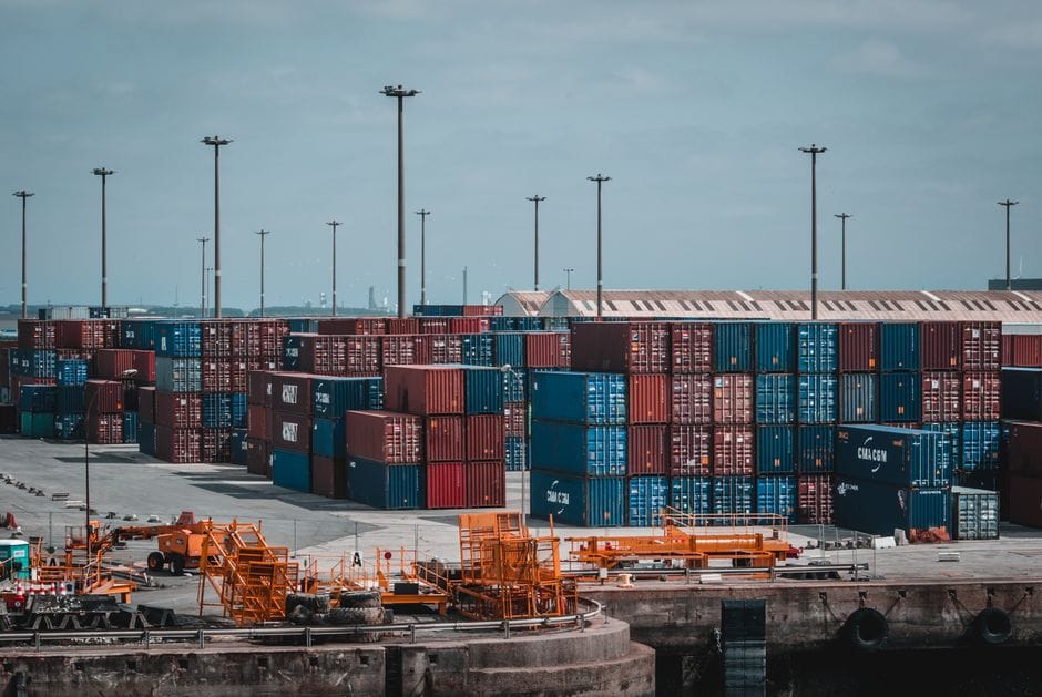 Contenedor Intermodal Apilado En Puerto