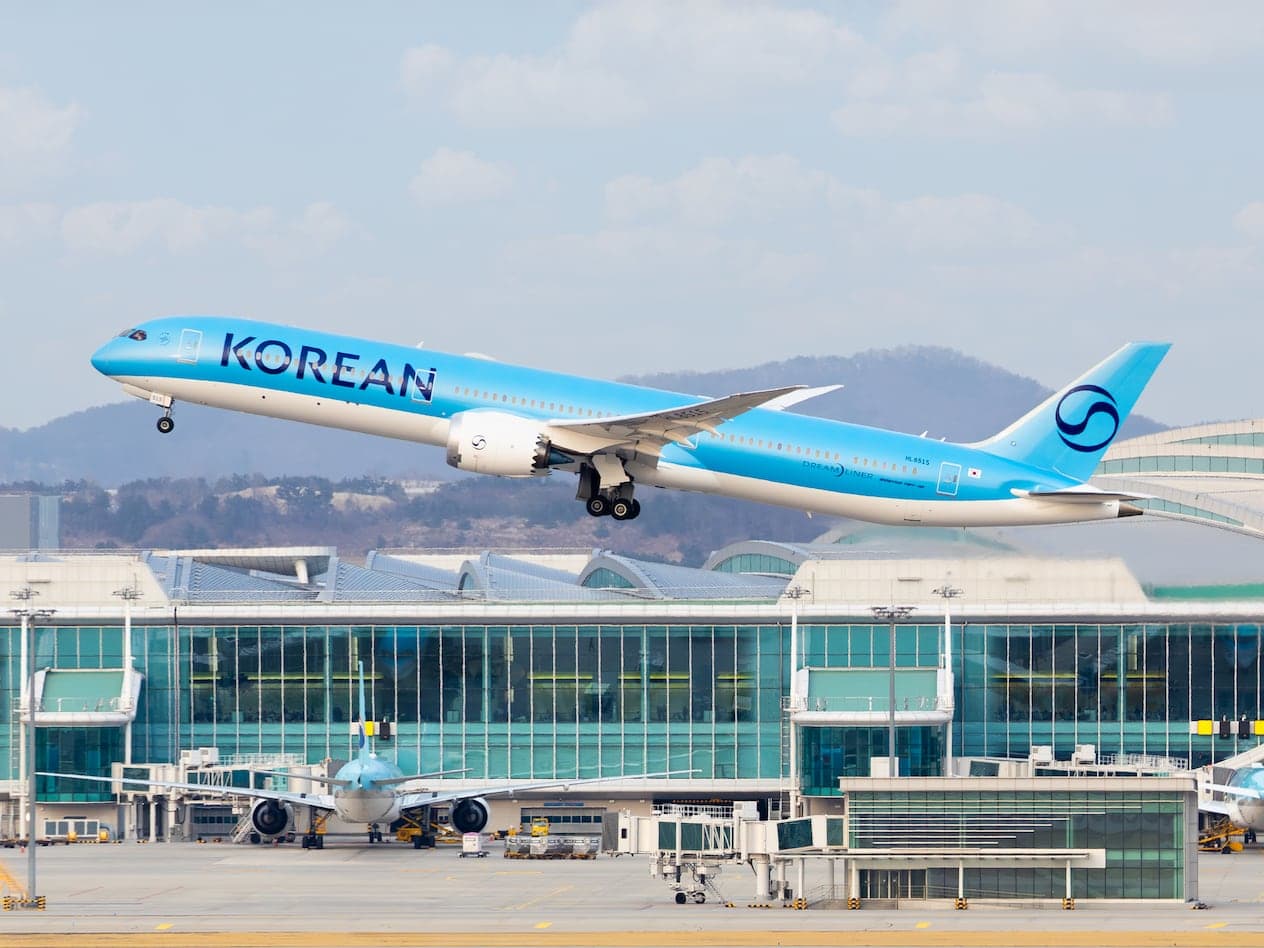 La demanda de chips de IA impulsa los ingresos de carga de las aerolíneas asiáticas a máximos de tres años.
