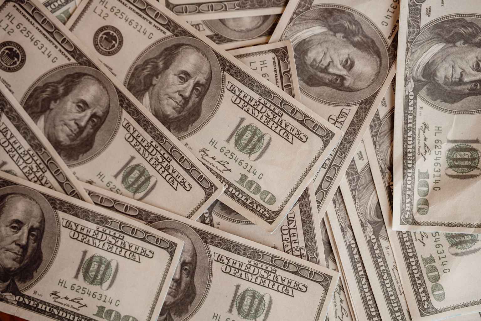 La libra esterlina alcanza su nivel más alto en tres semanas frente al dólar tras los débiles datos de empleo en EE. UU.