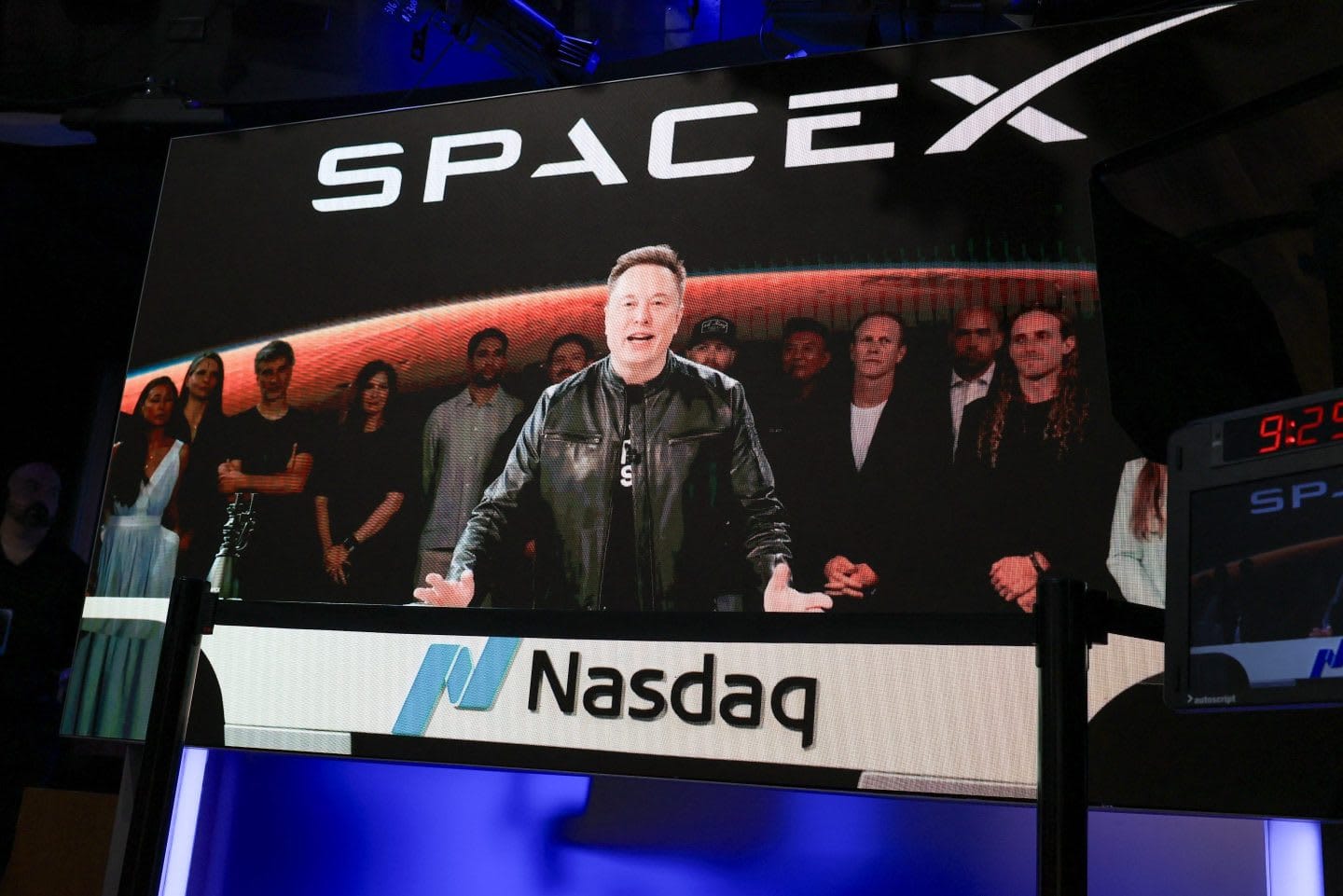 Acciones de SpaceX caen por debajo de su precio de salida a bolsa de 135 dólares por primera vez