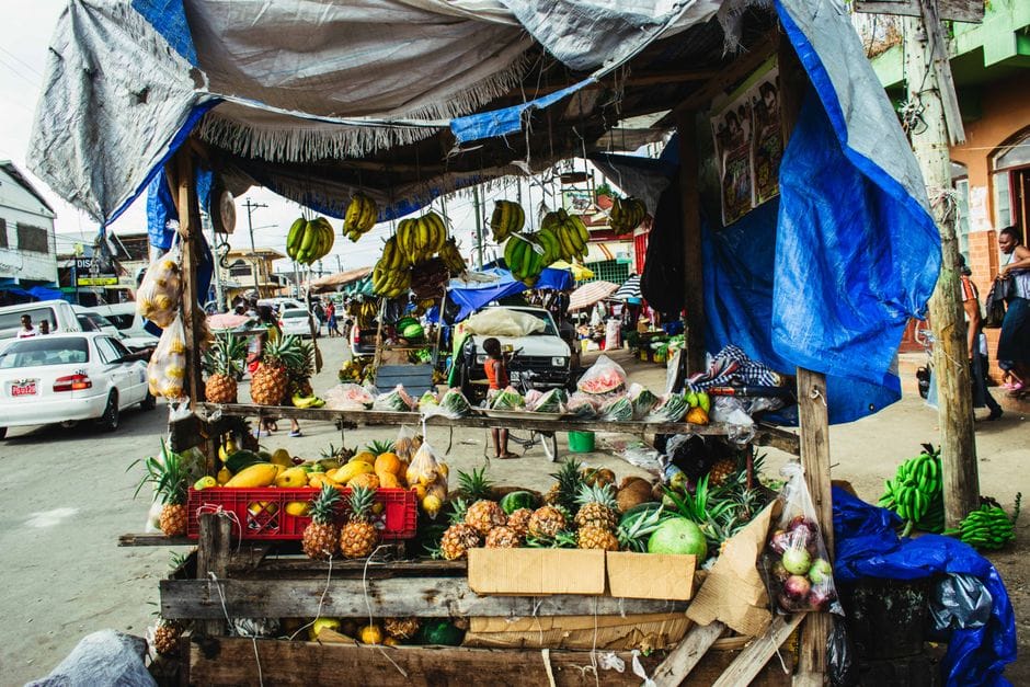 Piñas Y Plátanos