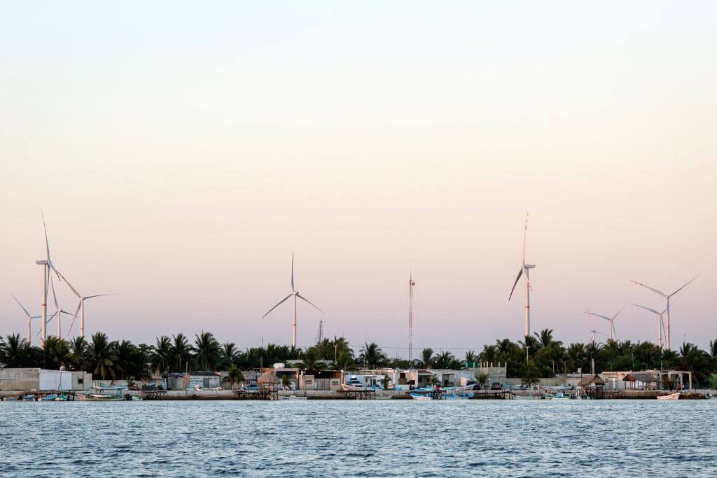 México explora paquete de financiamiento de 4,000 millones de dólares para energías renovables
