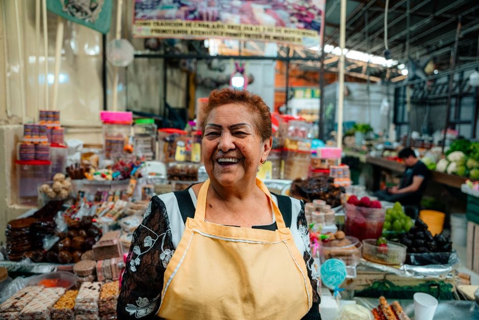 Fotos de stock gratuitas de bazar interior, colores vibrantes, comida callejera