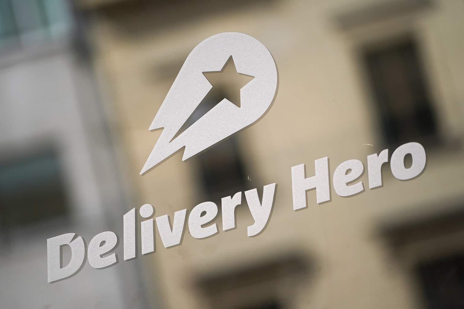 Uber frena su expansión de reparto de comida en Europa en medio de negociaciones para adquirir Delivery Hero