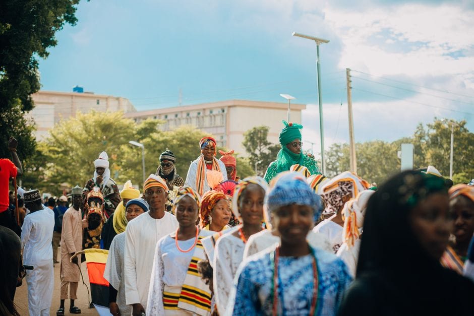 Desfile Cultural Africano Con Atuendos Tradicionales